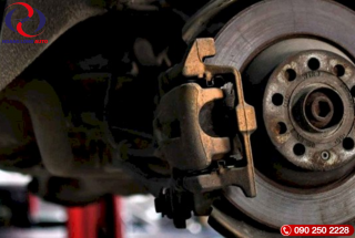 Từ A Đến Z Về Phanh ABS: Tại Sao Đây Là Công Nghệ Cứu Cánh Cho Tài Xế Đầu Kéo?